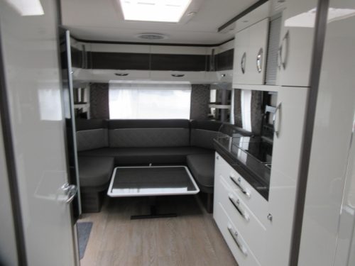 Hobby Prestige 560 UL RONDZIT HOGE KOELKAST  Foto: 15