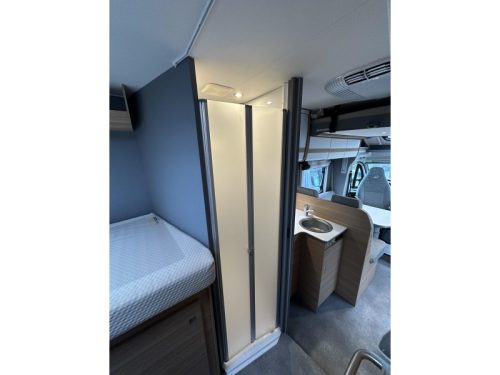 Dethleffs Just 7052 DBM roof air conditioning photo: 11