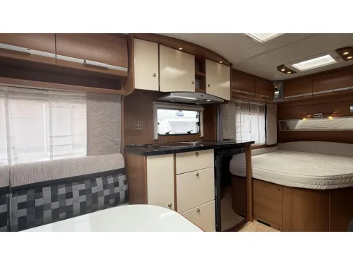 LMC Musica 470 D French bed dinette toilet photo: 3