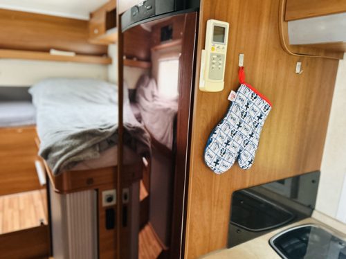 Knaus Sky Wave R21, Single beds and pop-top roof, EURO 5 photo: 5