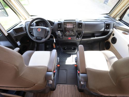 Mobilvetta Kea 86 I roof air conditioning | single beds photo: 16