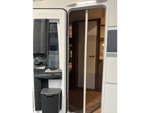 Hobby On Tour 470 KMF with awning and bunk bed  photo: 22