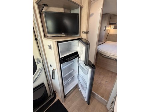 RAPIDO 686 F Euro6 Queen bed 2X Air conditioning Solar panel Awning Bicycle rack photo: 17