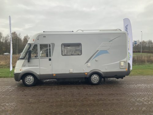 Hymer B 584 2.8 JTD 128 HP, Integral, Engine air conditioning, Front lift bed, 3 Isri seats, Long bench, Tow bar, Year 2005 Camper Centrum On the Road at Noorderringweg 4 in Marum. photo: 11