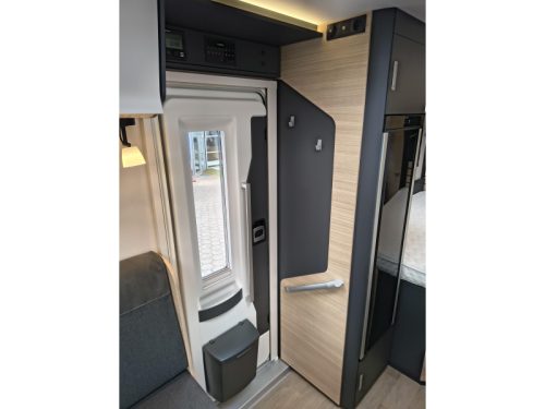 Hobby Optima De Luxe 70 F -Automaat-badkamer achter Foto: 6