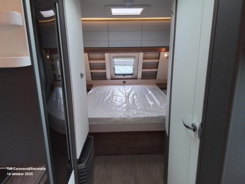 Hobby Excellent Edition 540 UFF with queen bed photo: 7