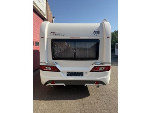 Hobby De Luxe Edition 460 UFE Including Awning and Mover photo: 3