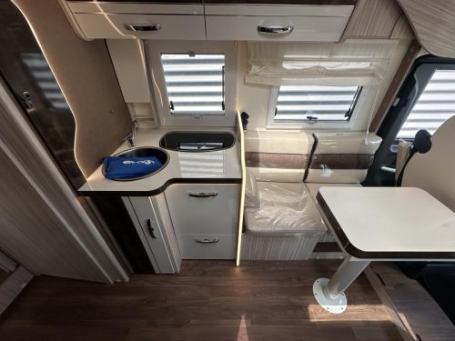 Elnagh Magnum 582 140HP Queensbed Roof Air Conditioner photo: 7