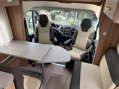 Weinsberg CaraSuite 700 ME - 5 Personen .- Automatik Foto: 3