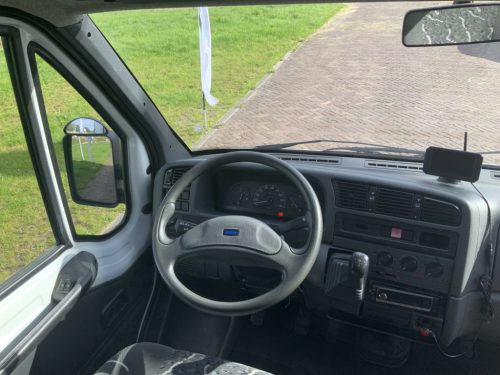 Hobby 550 2.5 TDI 115 PS Teilintegriert, Servolenkung Etagenbett hinten, Essecke, I. z. g. st., Km. 137.547 Bj. 1997 Wohnmobil Zentrum on the road Marum Foto: 16
