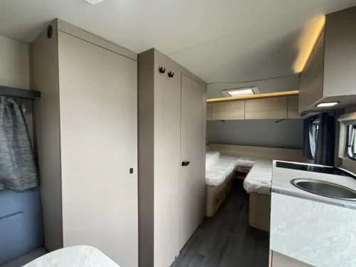 Weinsberg CaraLife 470 EU AIRCO-EINZELBETTEN Foto: 8