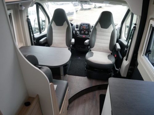 Sunlight Cliff 600 XV, Camper van de 6 metros, Cama transversal foto: 8