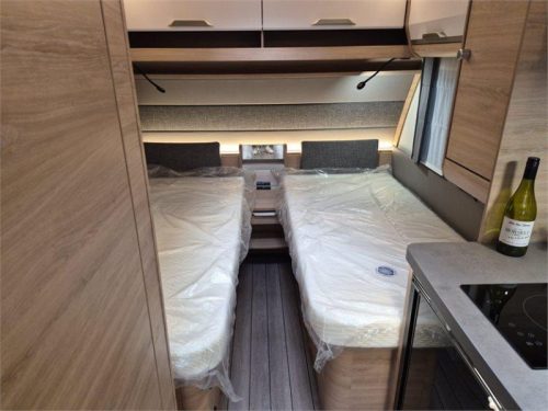 Knaus Sudwind Black Selection 460 EU Red Edition Foto: 6
