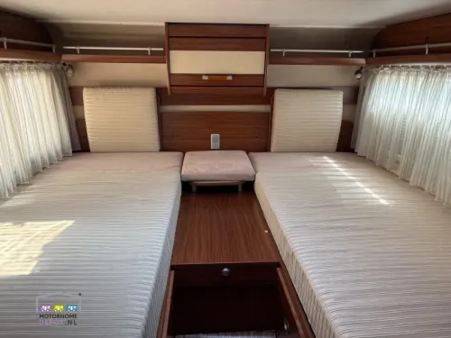 Hymer T 674 SL Single beds  photo: 10