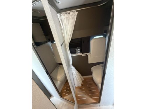 Hymer Grand Canyon 4X4 190HP Leather Pop-top Delta Facelift photo: 9