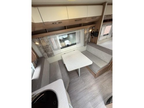 Hobby De Luxe 400 SFE inkl. Mover und Vorzelt Foto: 13