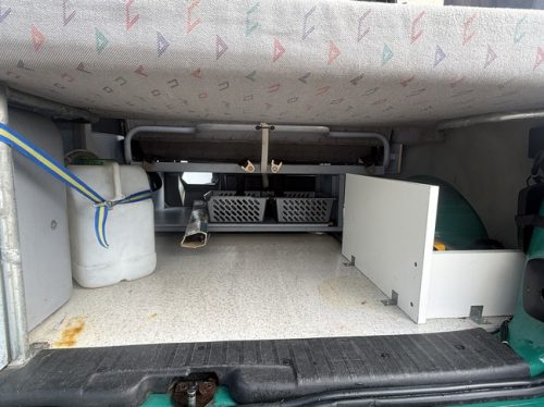 Volkswagen T 4 Carthago Westfalia 2.5 102 PK in sehr gutem Zustand, neue APK, Kastenwagen, 4 Schlafpl&auml;tze, Hubdach, Standheizung, Solarpanel, Anh&auml;ngerkupplung, PDC, A Foto: 20