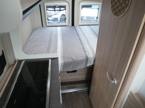 Sunlight Cliff 600 XV, Camper van de 6 Meter, Cama transversal foto: 17