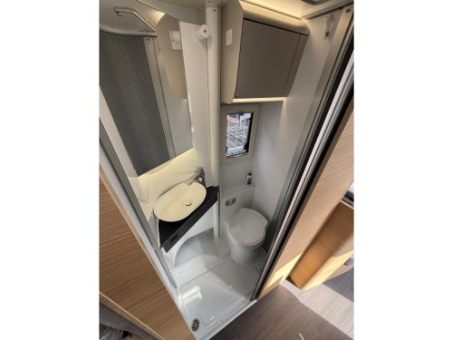 Adria Coral Axess 600 SL 7 m&egrave;tres lits jumeaux photo : 18