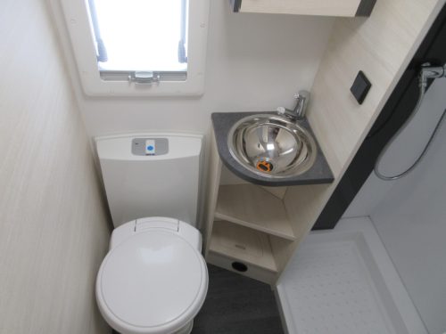 Caravelair Artica 496 MOVER AIRCO AWNING photo: 16