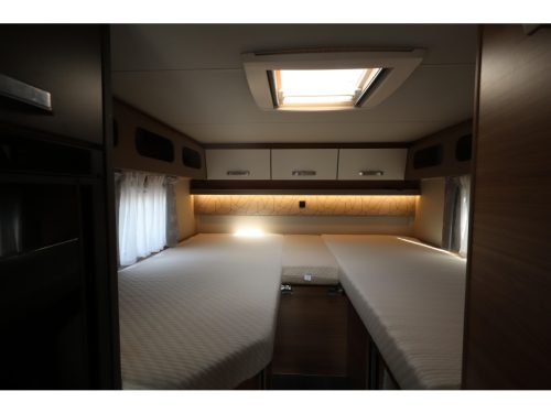 Weinsberg CaraSuite 650 MEG Single beds & pop-top roof  photo: 16