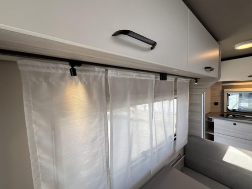 Dethleffs C'Joy Active 420 QSH COMPACT-XL REFRIGERATOR photo: 12