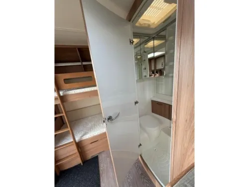 Hobby De Luxe 490 KMF Etagenbett sehr komplett Foto: 18