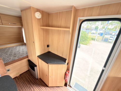 Sunlight Njoy 42 D +mover+awning+Bike rack photo: 15