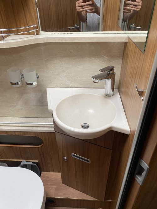 Hymer B 678 PL AUTOMATIK 3 Liter Diesel mit 177 PS, L&auml;ngsbetten & Hubbett Bj. 2016. Centrum On the Road am Noorderringweg 4 in Marum. Foto: 25