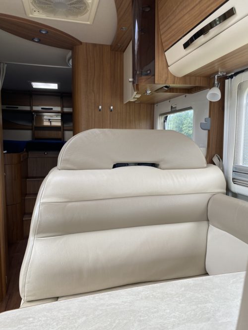 Hymer B 678 PL AUTOMATIK 3 Liter Diesel mit 177 PS, L&auml;ngsbetten & Hubbett Bj. 2016. Centrum On the Road am Noorderringweg 4 in Marum. Foto: 21