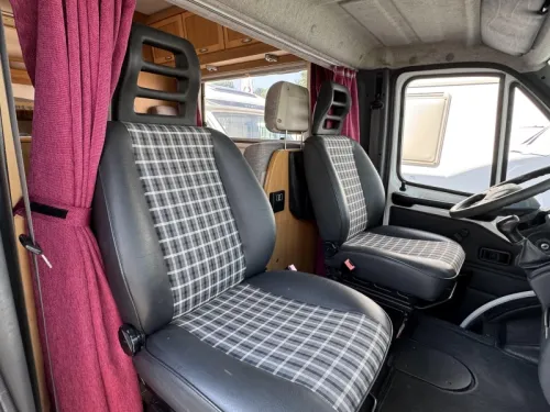 Hymer Camp 644 G 6 pers LARGE GARAGE 128hp photo: 30