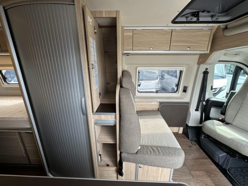 Hymer Yellowstone 640 AUFSTELLDACH + L&Auml;NGSBETTEN Foto: 11