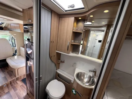 Hymer T 678 CL Roof air conditioning | Very Complete photo: 19