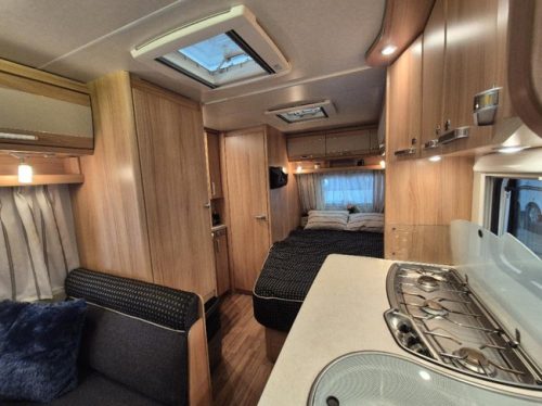 Wilk Vida 420 FD mover, awning, top condition photo: 2