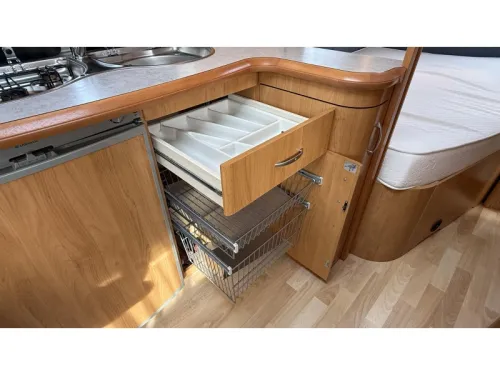 Hobby Excellent Easy 460 UFE frans bed rondzit toilet  foto: 6