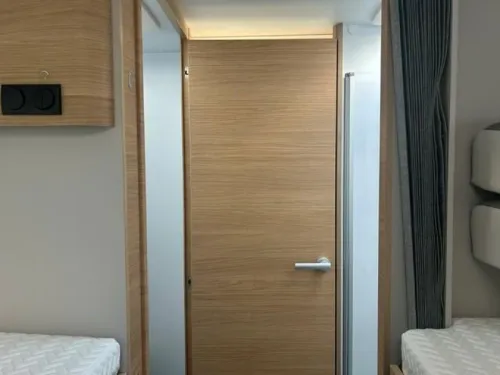 Adria Coral 670 DL 60 Years 180 HP + Automatic  photo: 10