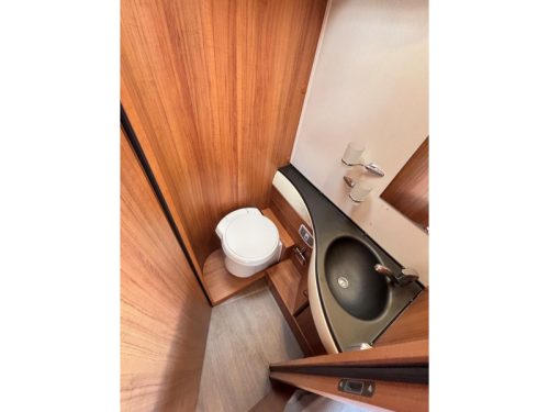 Eura Mobil Terrestra 720 Single beds/2015/Pop-top roof photo: 10