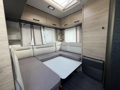 Weinsberg CaraOne Edition HOT 480 EU Einzelbetten / Rundsitzgruppe  Foto: 10
