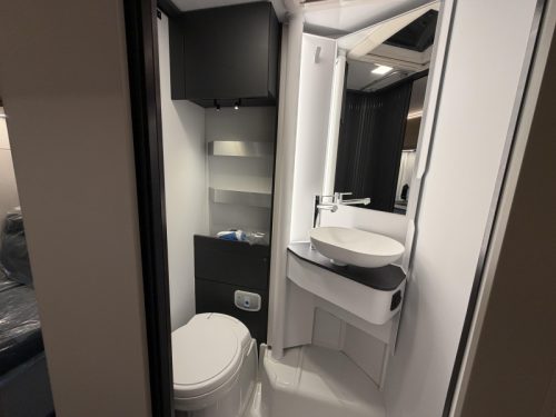 Adria Compact Select DL Automatik / L&auml;ngsbetten Foto: 11