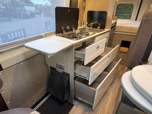 P&ouml;ssl 2Win Plus 600 D-line 140 hp AUTOMATIC 9-speed Euro6 Fiat Ducato NIEUW **Slechts 6 meter/Groot dwarsbed/4 zitplaatsen/Luifel/Apple photo: 16