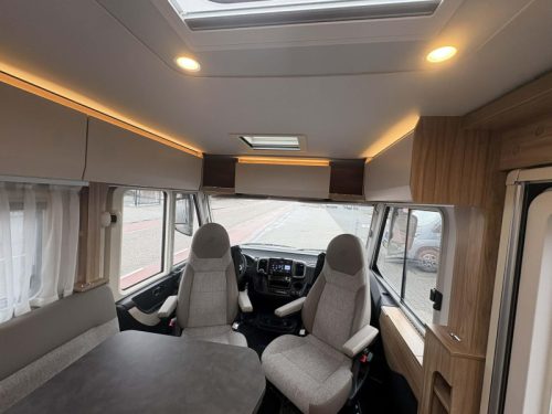 Hymer Exis-i 580 No Drop-down Bed - 1st owner photo: 8