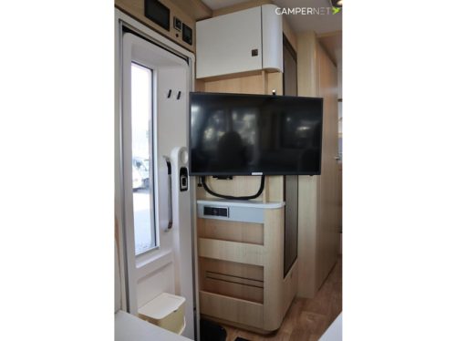 Hymer BMC-I 680 170pk Automaat | Hefbed | Gescheiden douche | Leder | Lithium | Omvormer | Zonnepanelen | SLC Chassis | Centrale vergr foto: 10
