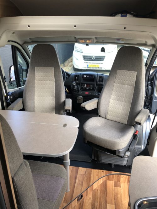 Hymer Yellowstone 649 SINGLE BEDS photo: 24