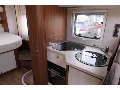 Dethleffs Advantage I7050 A-class with French bed automatic photo: 5