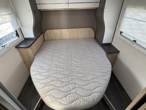 Chausson Titanium VIP 788 Queensbed no pop-top roof photo: 6