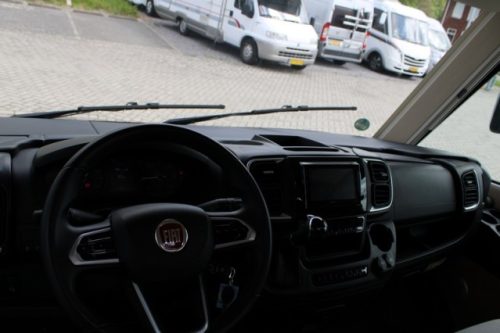 Robust AUTOMATIC 180 hp Malibu I 490 LE by Carthago lift and single length beds (124 photo: 21