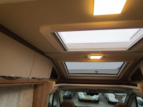 Eura Mobil Profila RS 695 EB Mondial,Single beds and Pop-top roof  photo: 12