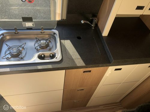 Carthago Malibu 640 Charming GT-Sky-View 160-PK Euro6 Camper Van with Single Beds Top-Condition! photo: 4