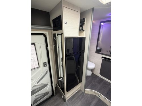 Chausson 640 Titanium Premium 170HP Automatic Lift Bed Solar Panel Very Spacious photo: 16
