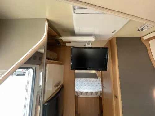 McLouis Sovereign 481 G Queens bed Pop-top roof 32000 km photo: 18